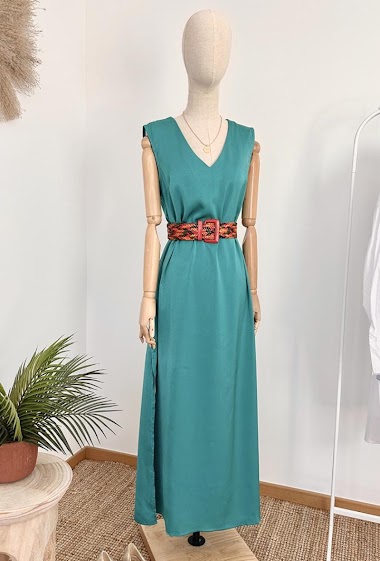 Wholesaler Inspiration Studio - Long straight satin dress, sleeveless with slits on each side.