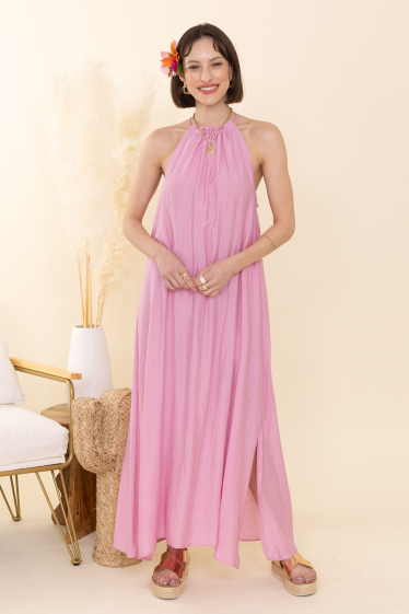 Wholesaler Inspiration Studio - Long flowing halter neck dress in viscose with slit.