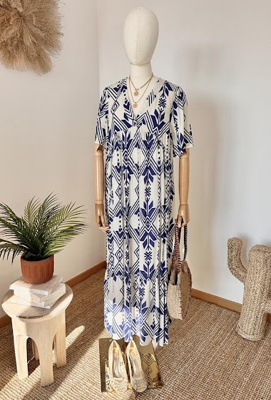 Wholesalers Inspiration Studio - V-neck loose maxi dress made of viscose with pockets and slit on the side.