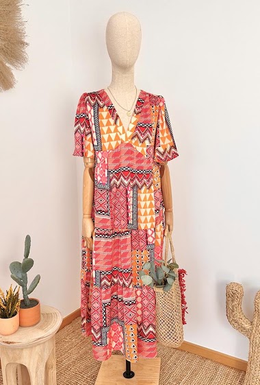 Wholesaler Inspiration Studio - Loose maxi dress in patchwork print V-neck with pockets and slit on the side.