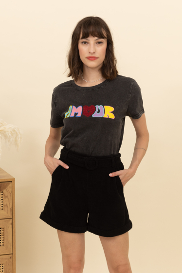 Grossiste Inspiration Studio - T-shirt Effet Délavé avec Inscription Colorée "AMOUR"
