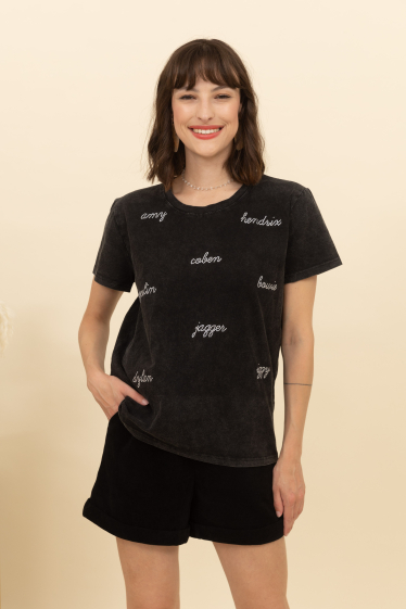 Grossiste Inspiration Studio - T-shirt Effet Délavé avec Noms Iconiques en Strass