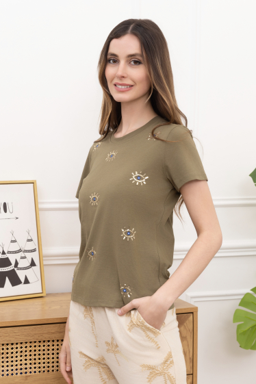 Wholesaler Inspiration Studio - Cotton T-shirt with sequin eye pattern.
