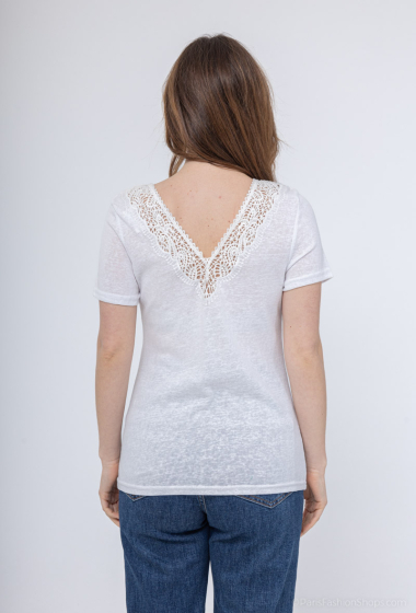 Wholesaler Inspiration Studio - Short-sleeved t-shirt, V-neck with lace