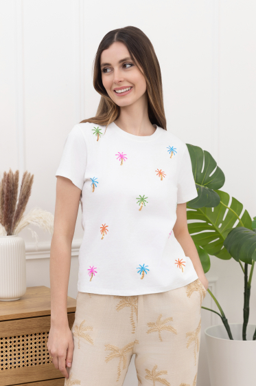 Mayorista Inspiration Studio - Camiseta de manga corta con lentejuelas y motivo de palmeras.
