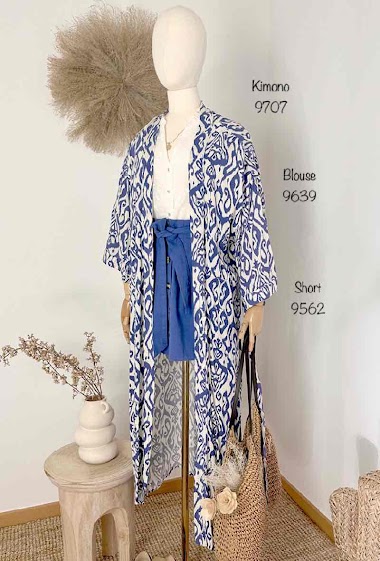 Wholesalers Inspiration Studio - Long Kimono jacket with sleeve and two front patch pockets.