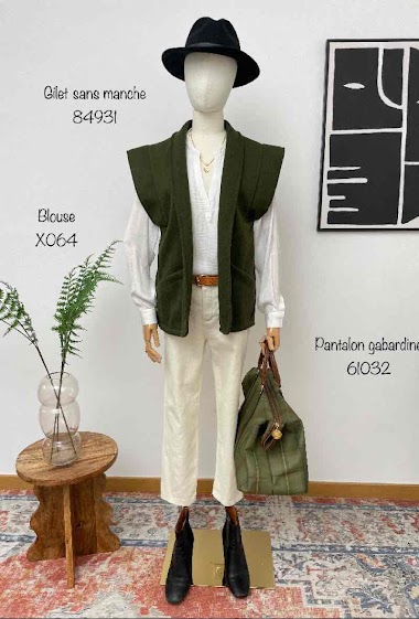 Wholesaler Inspiration Studio - Sleeveless jacket with patch pockets
