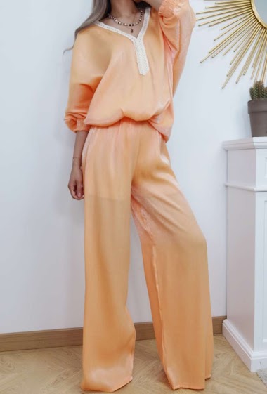 The blouse and wide trousers set