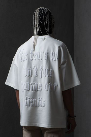 Großhändler Invictus Paris - 250 g/m² schweres T-Shirt mit Reliefdruck