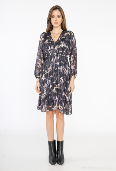 Großhändler ISSYMA - Glänzendes, plissiertes Kleid mit V-Ausschnitt