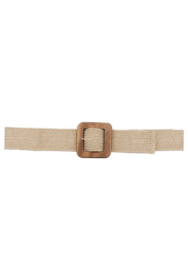 Raffia straw elastic women belt with wooden buckle.