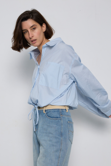 Grossiste JCL Paris - Chemise transparente à poches à manches longues ajustable à la taille