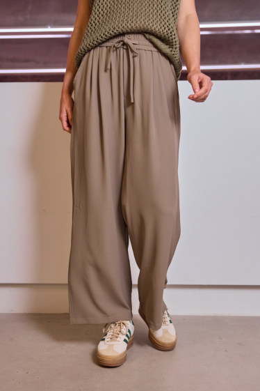 Grossiste JCL Paris - Pantalon ample et fluide de couleur taupe