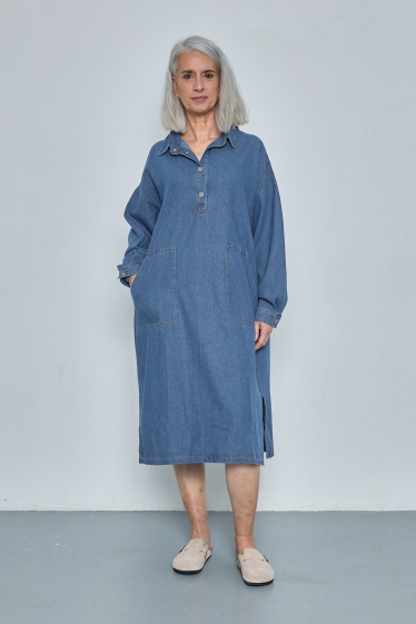 Wholesaler JCL Paris - Oversized blue denim dress with classic collar and patch pockets