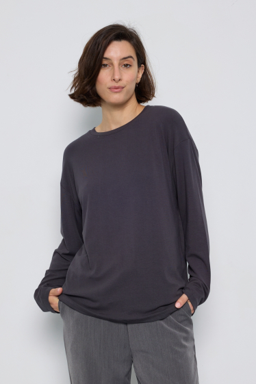 Wholesaler JCL Paris - Long-sleeved T-shirt in grey knit with a round neck. Loose fit for relaxed comfort