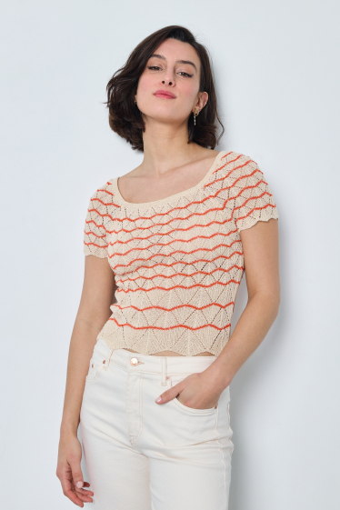 Grossiste JCL Paris - Top en tricot blanc cassé avec des détails ondulés oranges