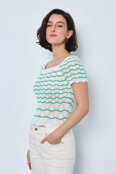 Grossiste JCL Paris - Top en tricot blanc cassé avec des détails ondulés verts