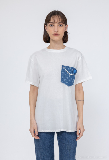 Grossiste J&H Fashion - T-shirt avec poche plaquée en jean et fleur perles