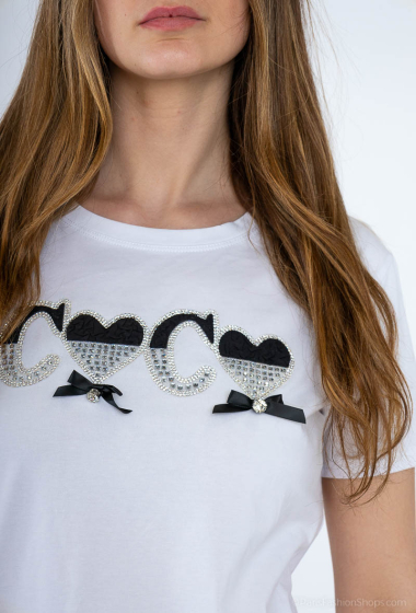 Grossiste J&H Fashion - T-shirt avec strasses et nœud papillon