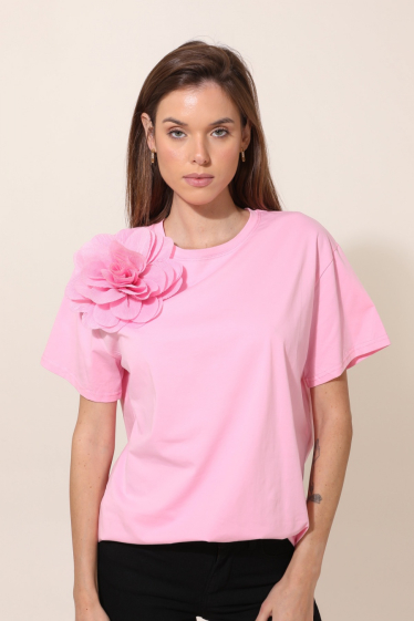 Grossiste J&H Fashion - T-shirt en coton avec fleur en 3D relief plissée coupe droite
