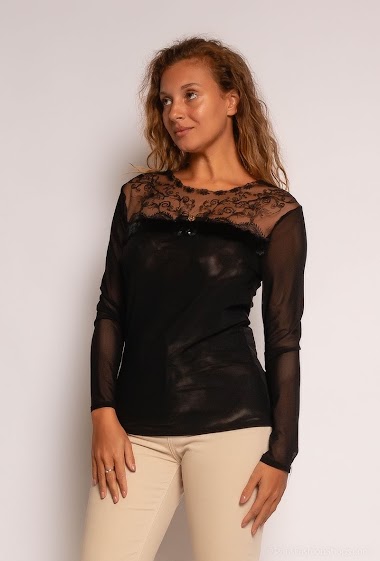Wholesaler J&L Style - Lace and fur blouse with bow