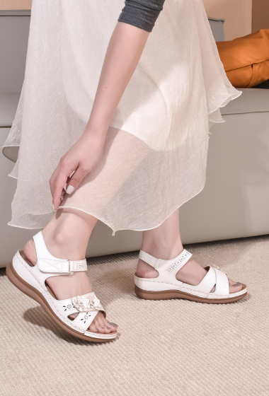 Großhändler JM.DIAMANT - Sandale gleicht aus und sorgt für Komfort