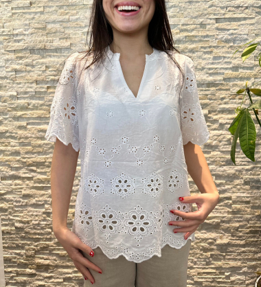 Wholesaler Joelly - Short sleeve top with floral embroidery