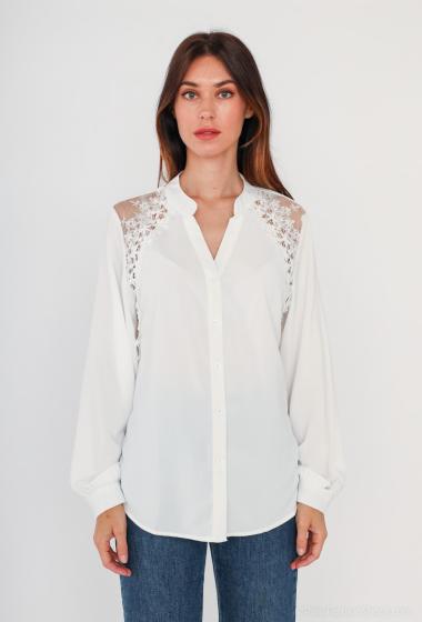 Wholesaler Jolio & Co - Shirt decorated with lace on the shoulders