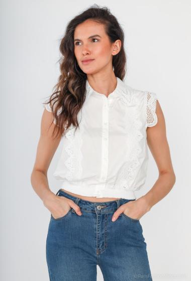 Wholesaler Jolio & Co - short-sleeved blouse decorated with lace