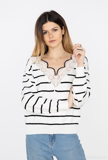 Wholesaler Jolio & Co - Striped sweater with lace