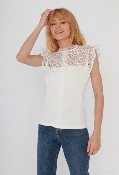 Wholesaler Jolio & Co - T-shirt decorated with lace
