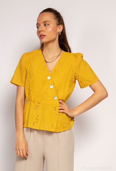 Wholesaler Jöwell - Embroidered and perforated blouse