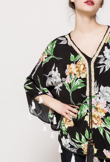 Wholesaler Jöwell - Poncho top with flowers