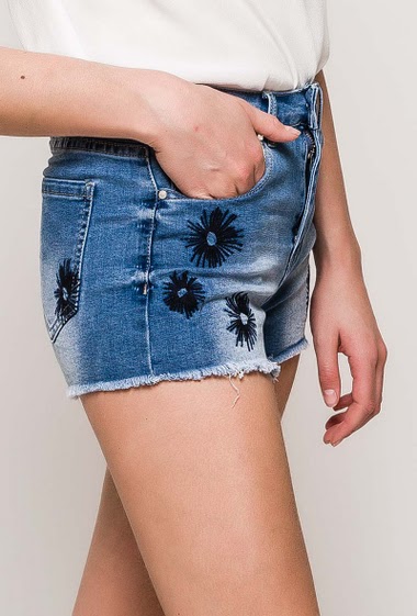 Grossiste J&W Paris - Short en jeans avec fleurs brodées