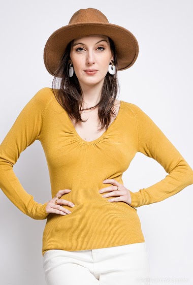 Wholesaler WHOO - Sweater with V neck