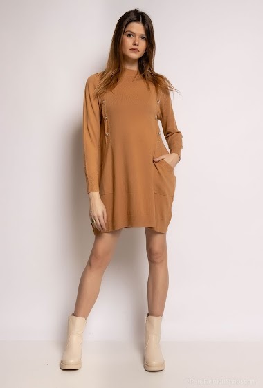 Grossiste WHOO - Robe pull avec poches et boutons