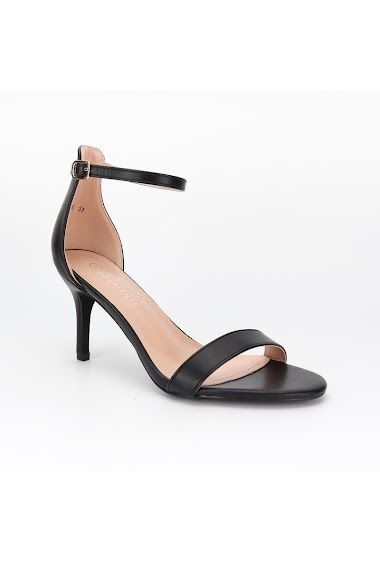 Low-heeled sandals