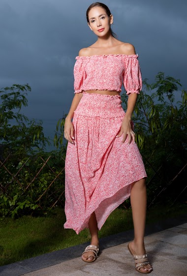 Elastic crop top and floral print long skirt set