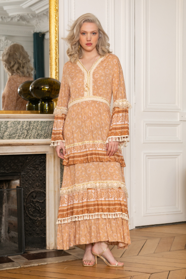Wholesaler Last Queen - Printed lace dress, flared pompom sleeves with ruffle detail