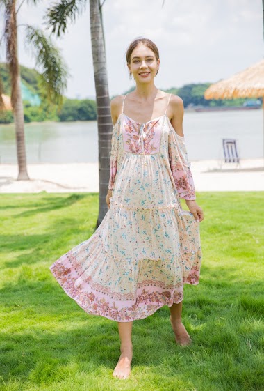 Long spaghetti strap dress with flower print, off the shoulders