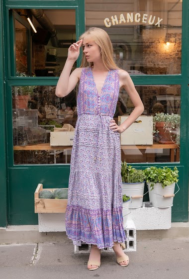 Wholesaler Last Queen - Long floral print dress buttoned at the front and V-neck.