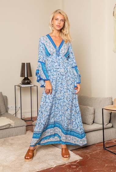 Long bohemian dress with flared sleeves and V-neck