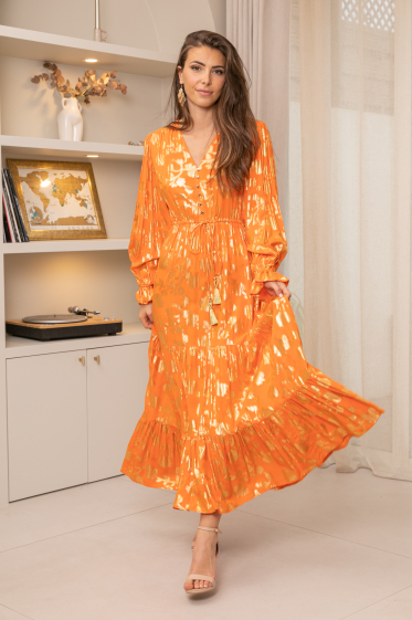 Wholesaler Last Queen - Long dress, V-neck, belted and buttoned front, printed with gold effect