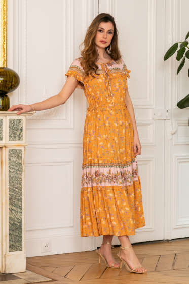 Wholesaler Last Queen - Long dress in bohemian print, cinched at the waist with cap sleeve