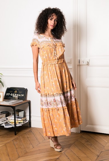 Wholesaler Last Queen - Long dress in bohemian print, cinched at the waist with cap sleeve