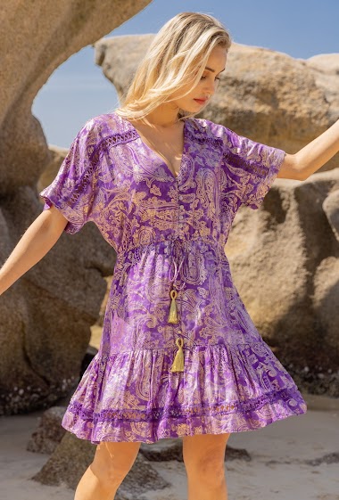 Großhändler Last Queen - Halblanges Kleid mit Vergoldungseffekt bedruckt, V-Ausschnitt vorne geknöpft