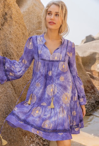 Mid-length dress printed with gold effect, flared sleeves