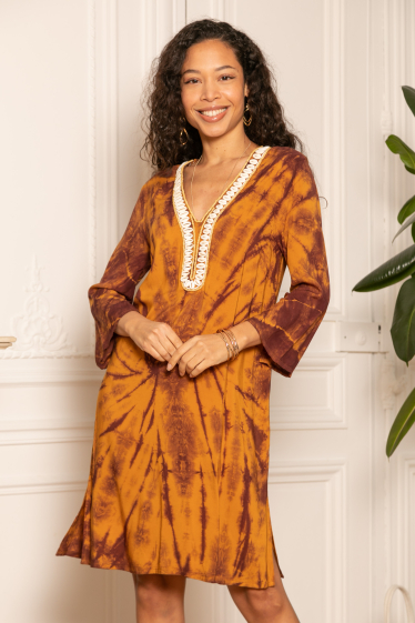 Wholesaler Last Queen - Mid-length tie and dye dress embroidered with shells by hand,