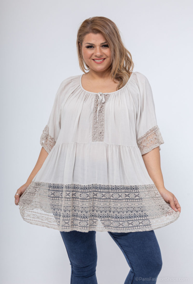 Wholesaler LAURA PARIS (MKL) - Light blouse with lace details