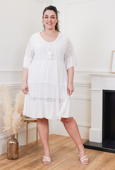 Wholesaler LAURA PARIS (MKL) - Short lace dress with overlay effect